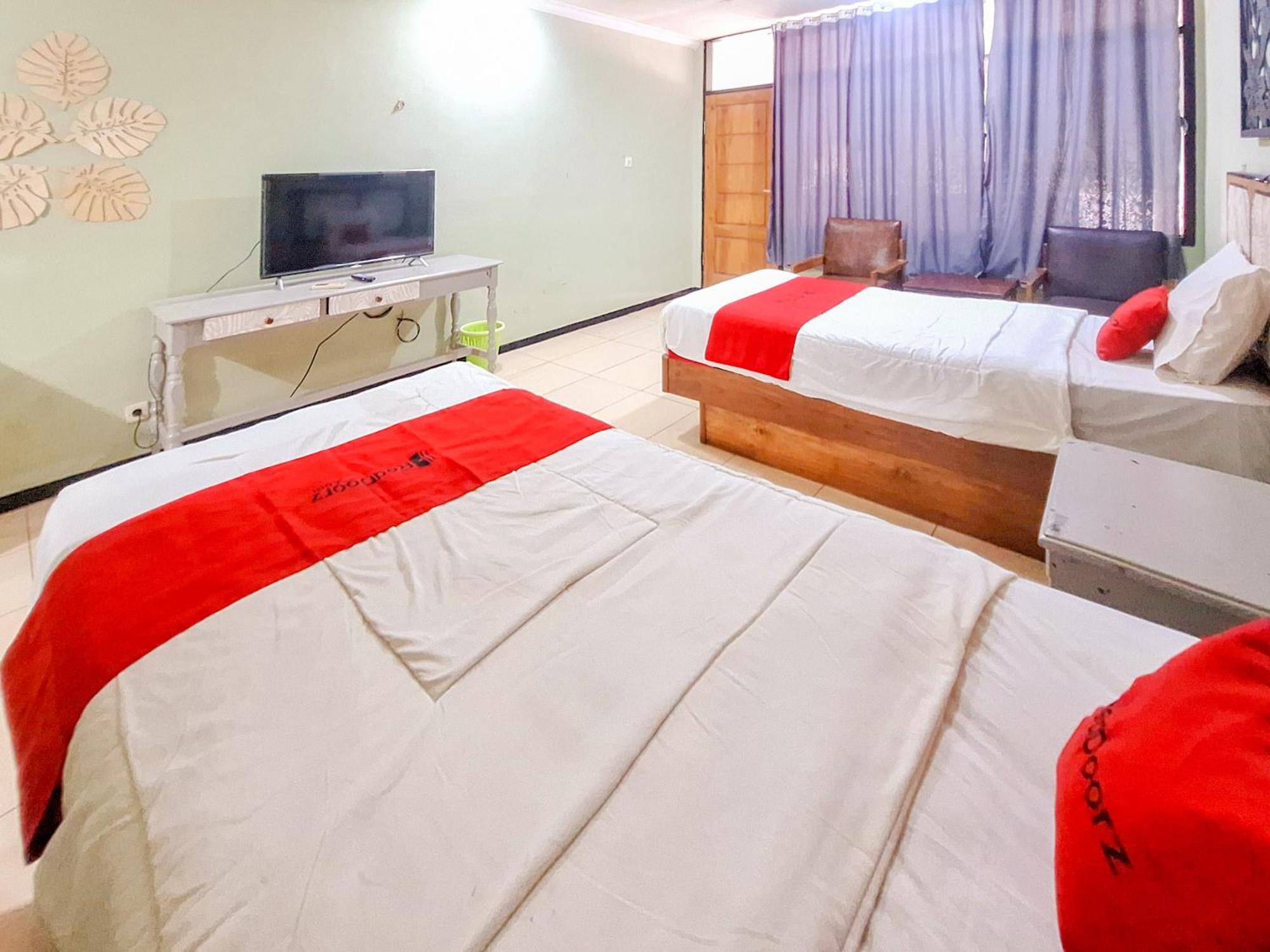 Reddoorz Near Stadion Semeru Lumajang Jawa Timur Ngoại thất bức ảnh