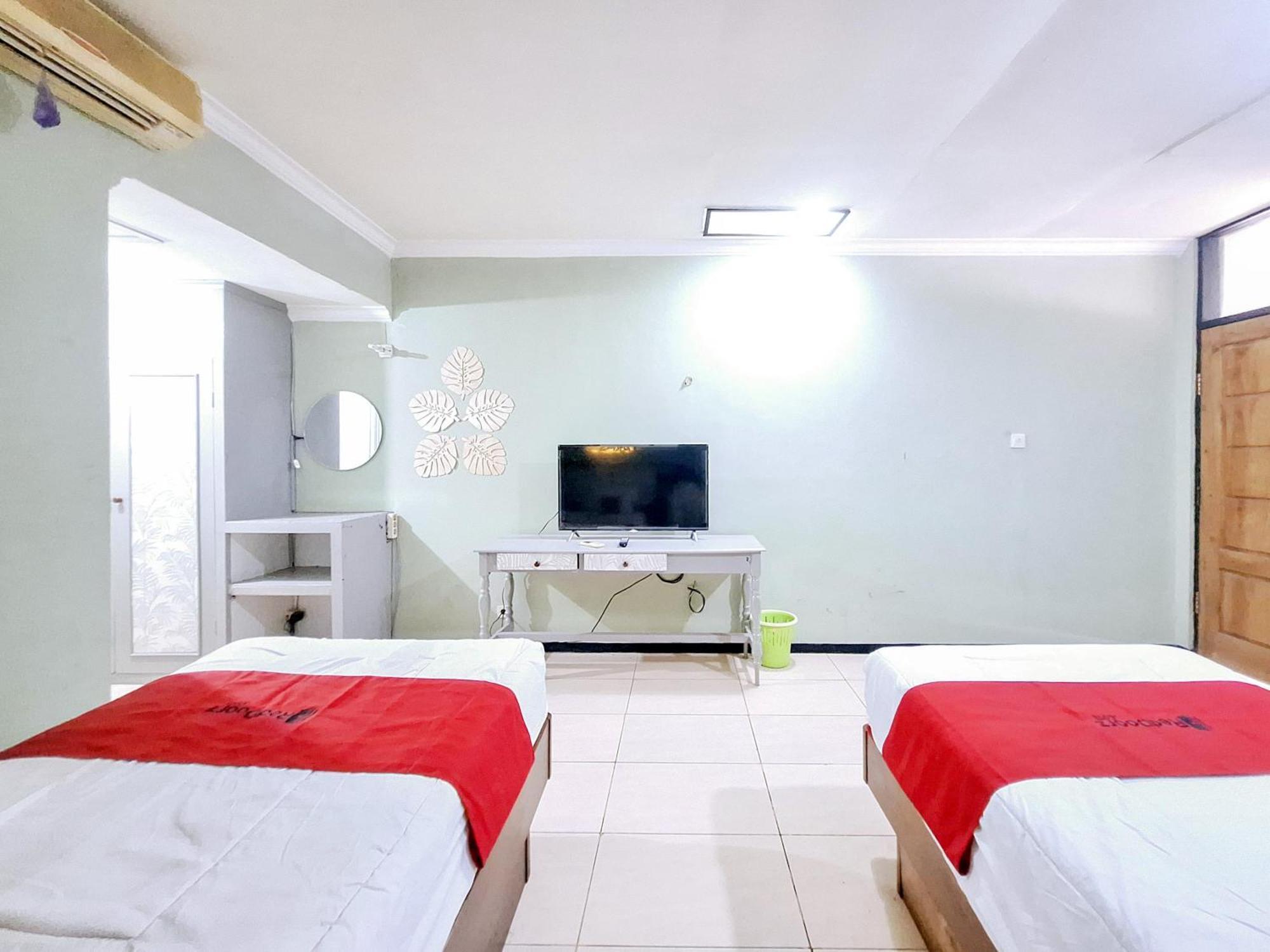 Reddoorz Near Stadion Semeru Lumajang Jawa Timur Ngoại thất bức ảnh