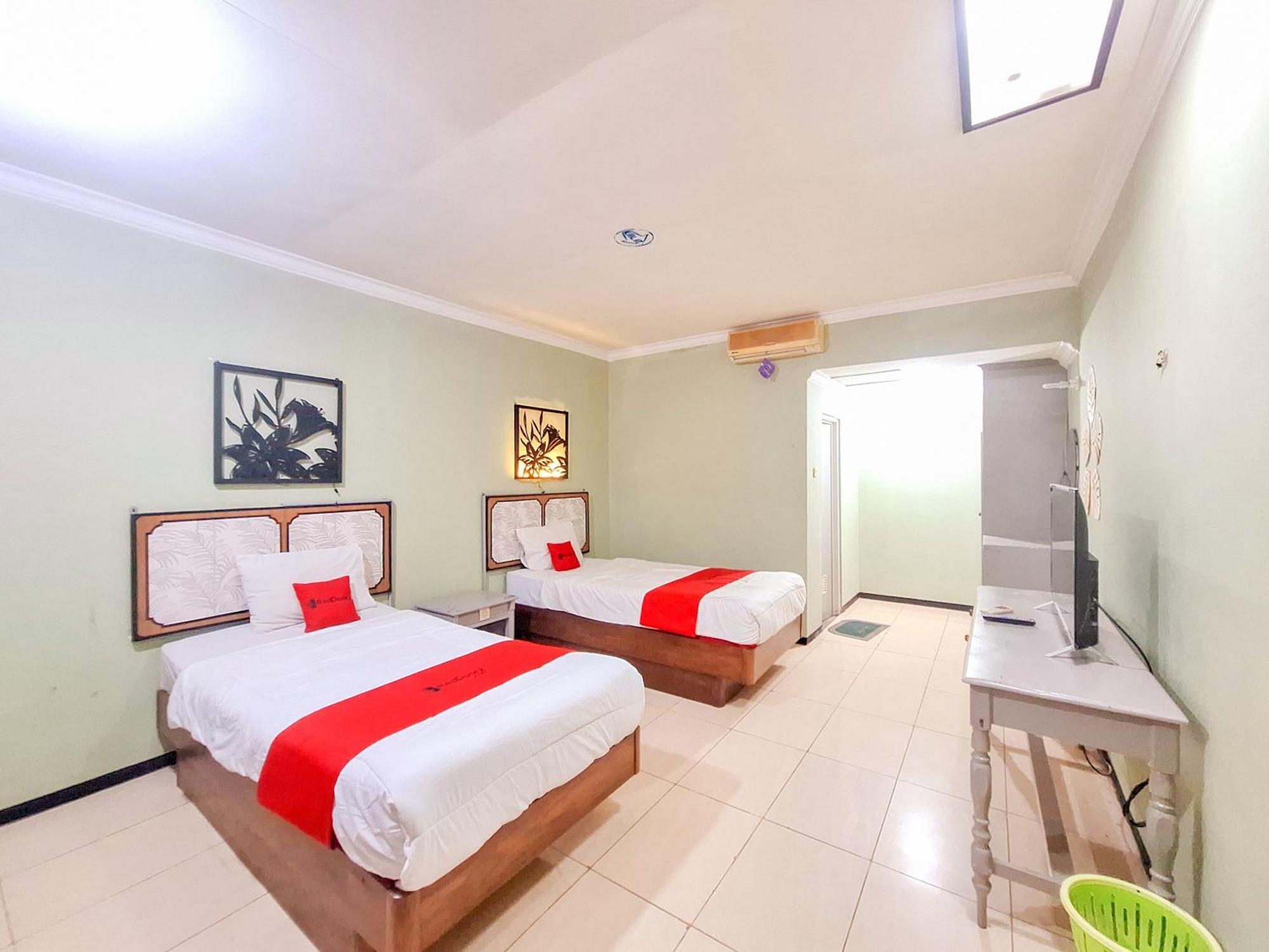 Reddoorz Near Stadion Semeru Lumajang Jawa Timur Ngoại thất bức ảnh