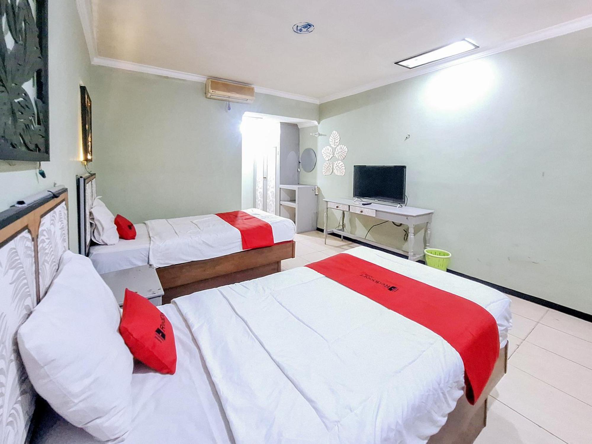 Reddoorz Near Stadion Semeru Lumajang Jawa Timur Ngoại thất bức ảnh