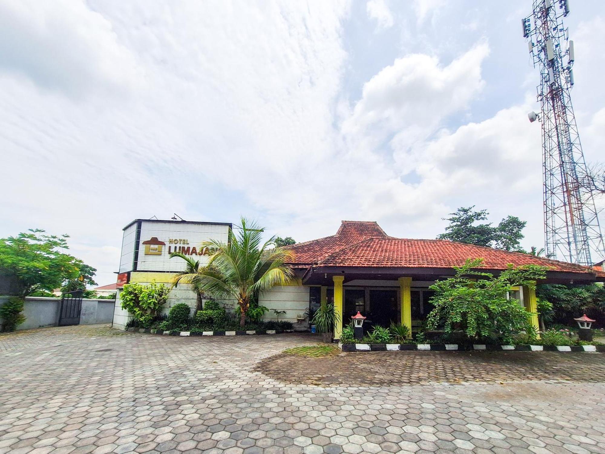 Reddoorz Near Stadion Semeru Lumajang Jawa Timur Ngoại thất bức ảnh