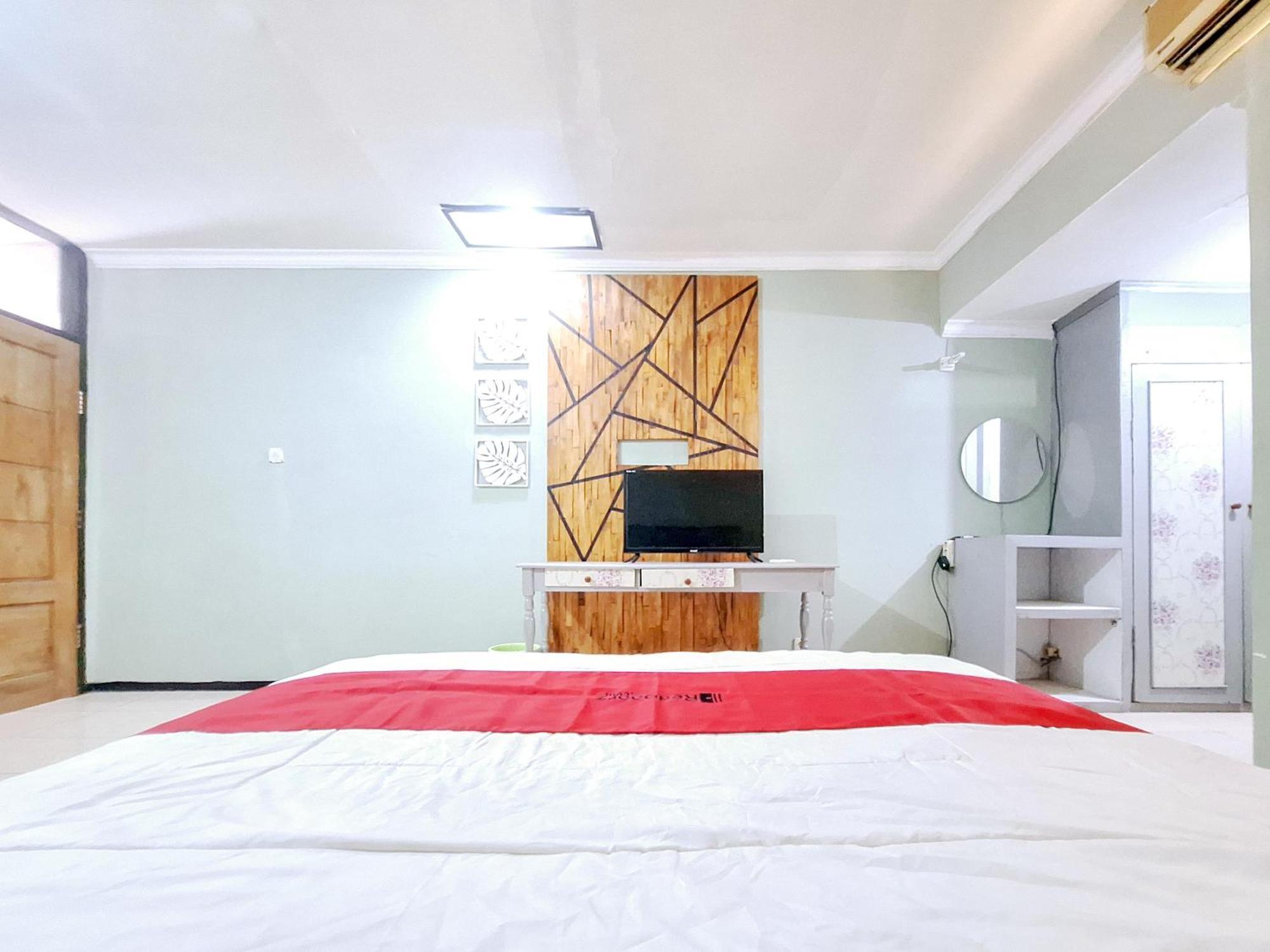 Reddoorz Near Stadion Semeru Lumajang Jawa Timur Ngoại thất bức ảnh
