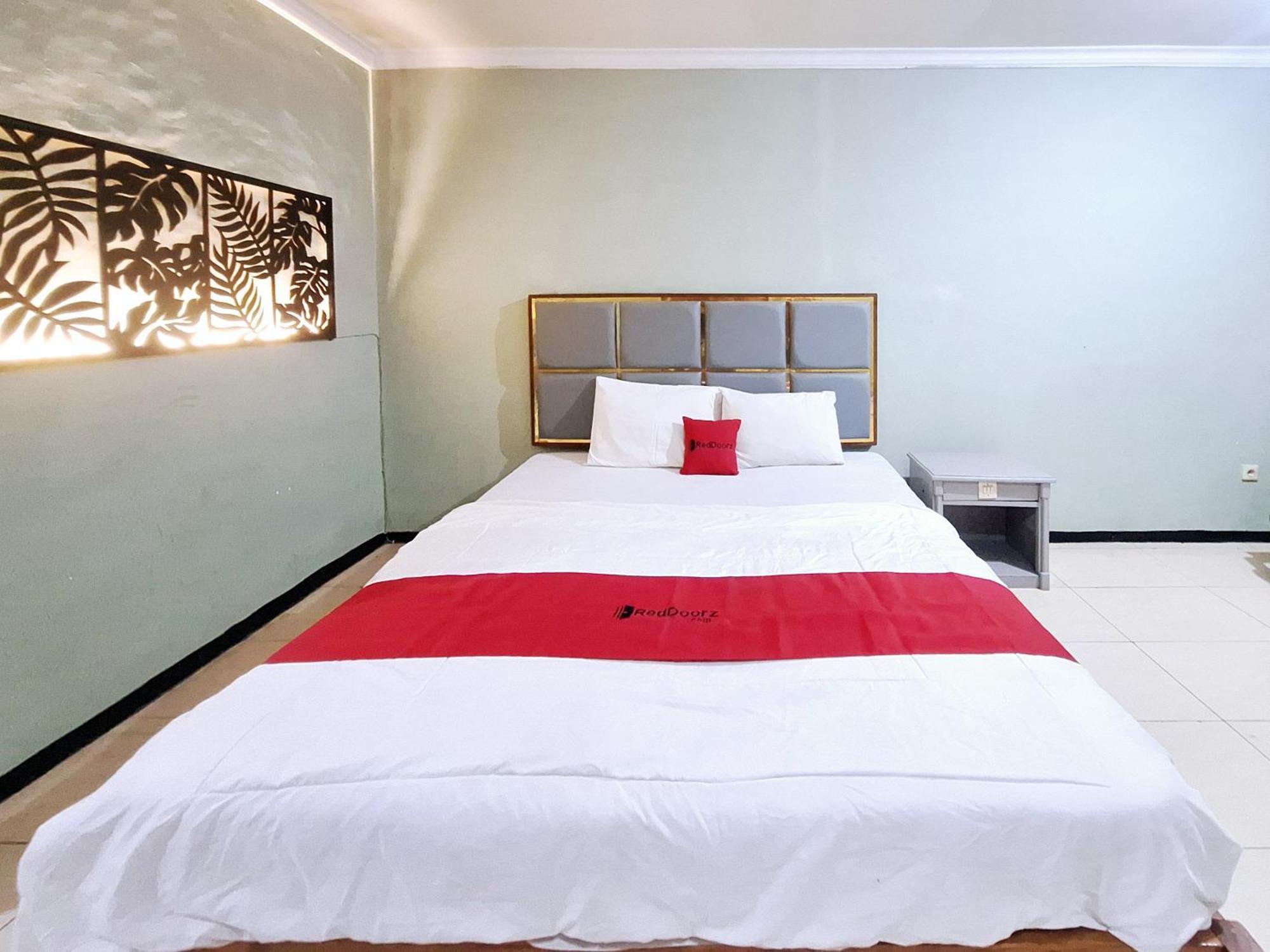 Reddoorz Near Stadion Semeru Lumajang Jawa Timur Ngoại thất bức ảnh