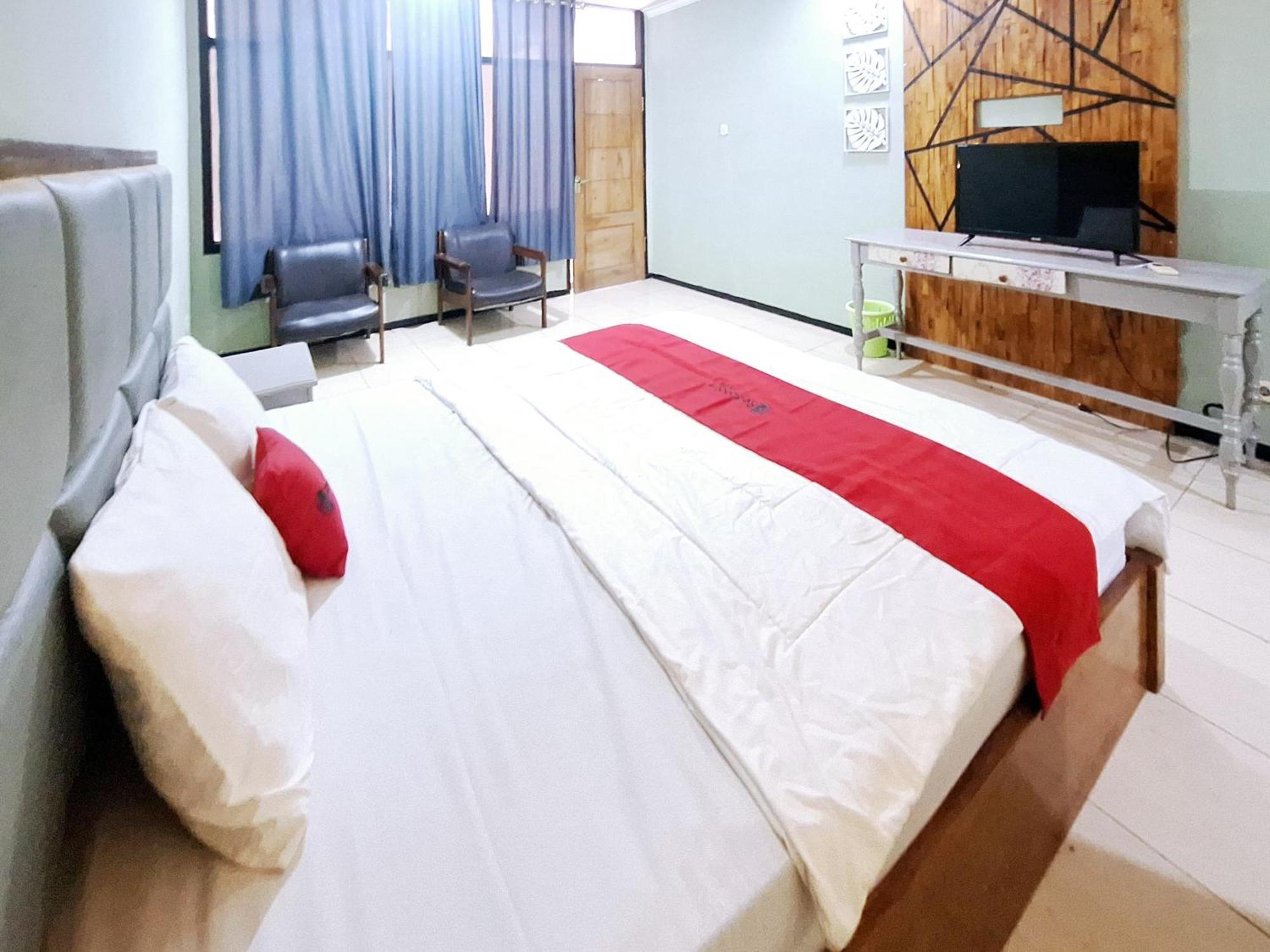 Reddoorz Near Stadion Semeru Lumajang Jawa Timur Ngoại thất bức ảnh