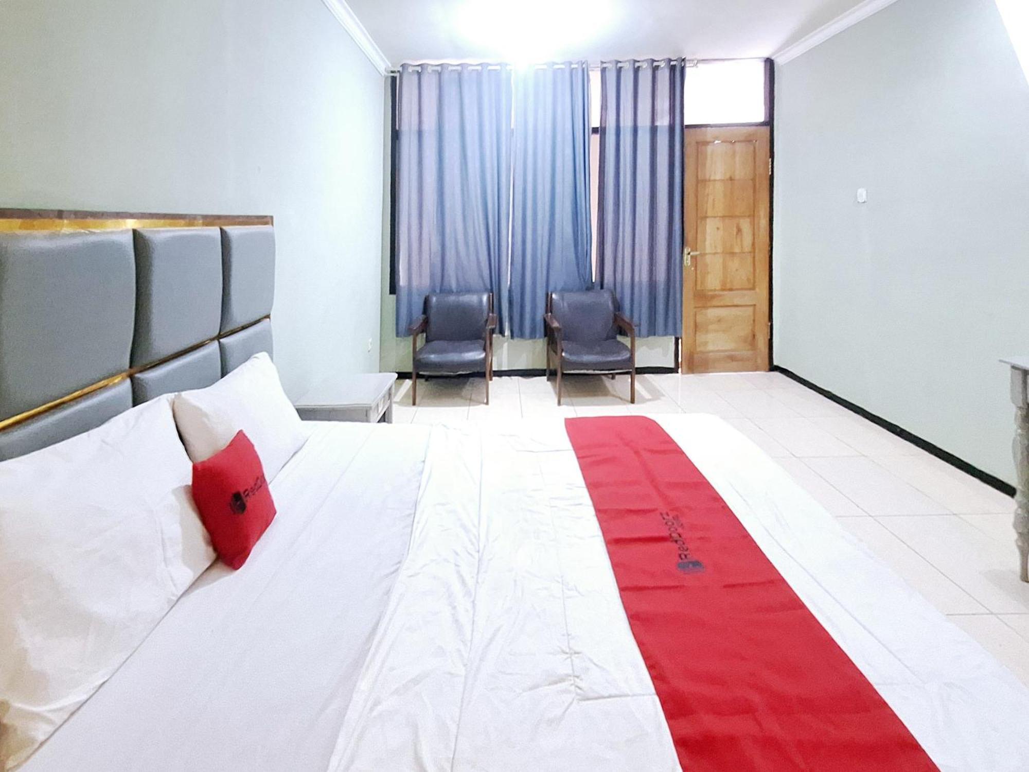 Reddoorz Near Stadion Semeru Lumajang Jawa Timur Ngoại thất bức ảnh