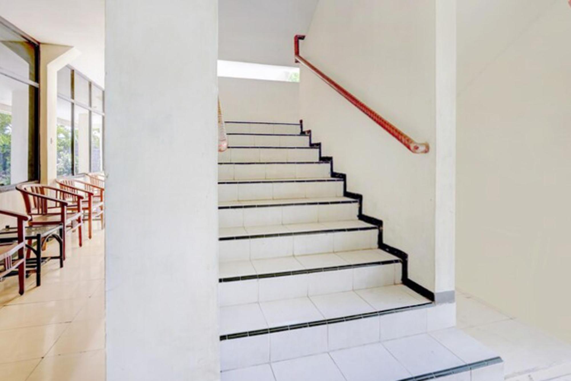 Reddoorz Near Stadion Semeru Lumajang Jawa Timur Ngoại thất bức ảnh