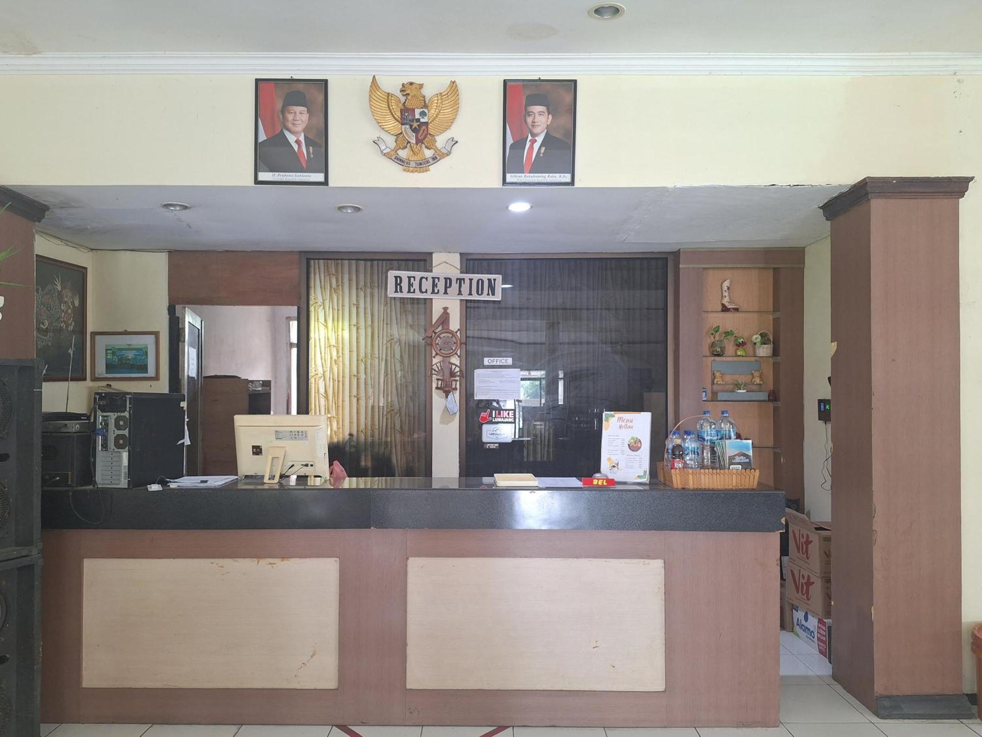 Reddoorz Near Stadion Semeru Lumajang Jawa Timur Ngoại thất bức ảnh