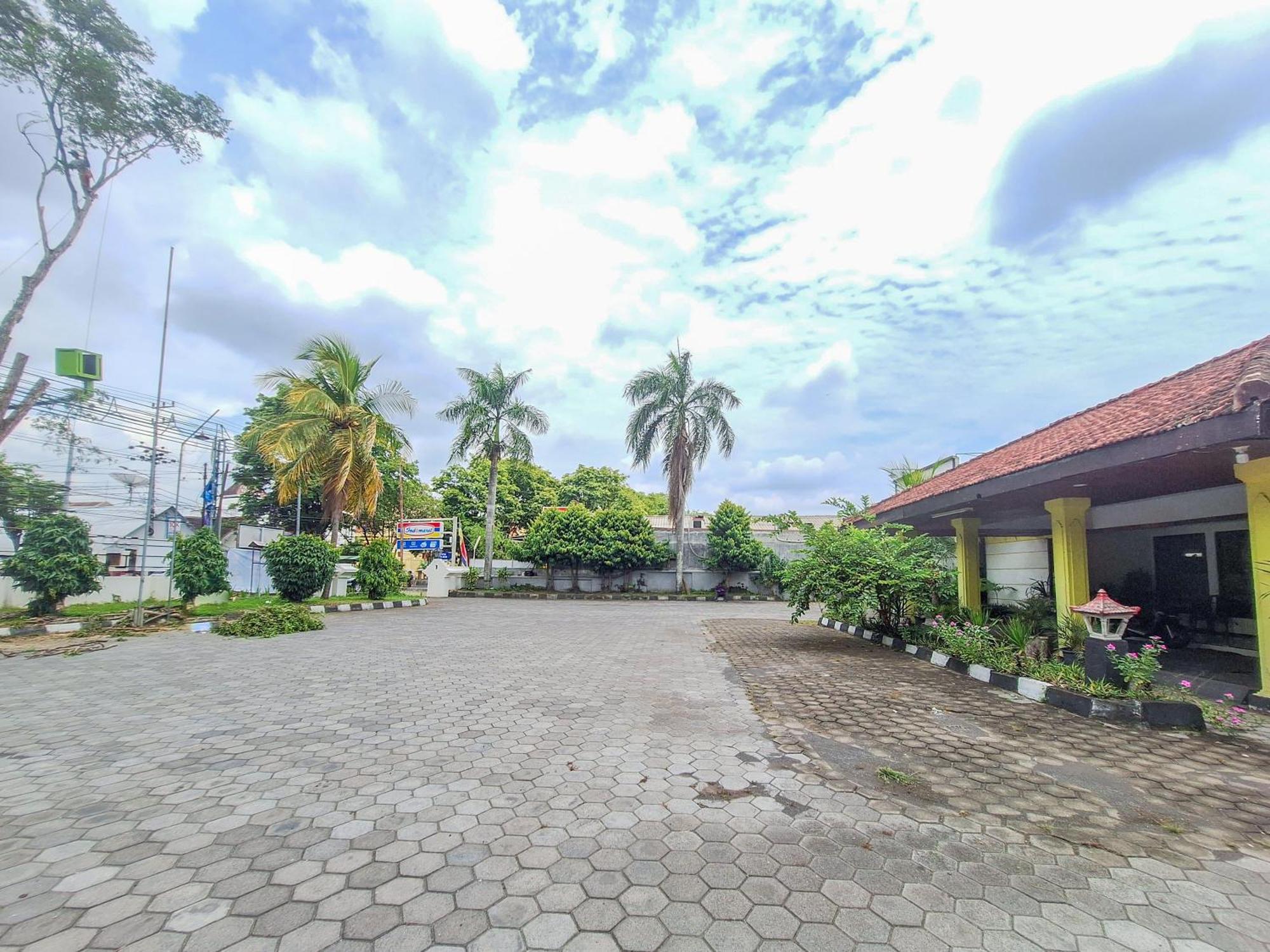 Reddoorz Near Stadion Semeru Lumajang Jawa Timur Ngoại thất bức ảnh